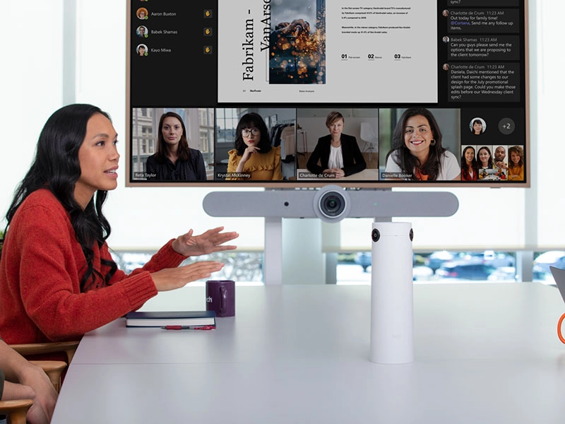 An image of an online meeting between onsite and remote coworkers using an AV wall.