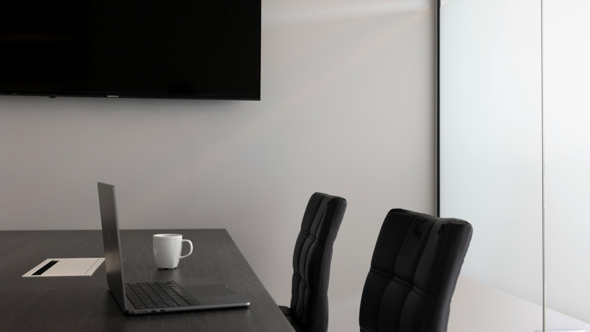 The Ultimate Guide to Choosing Conference Room Monitors